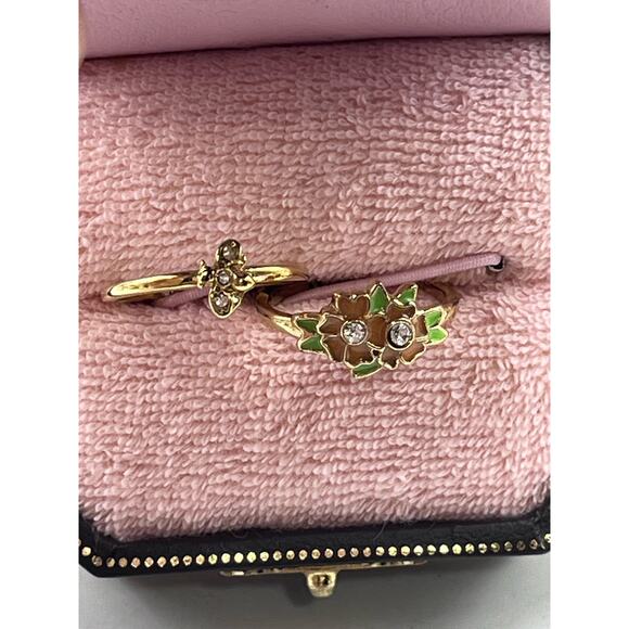 Juicy Couture Set of Two Rings Gold
tone enamel pink Flower Bumblebee Sz 6.25 - Picture 8 of 13